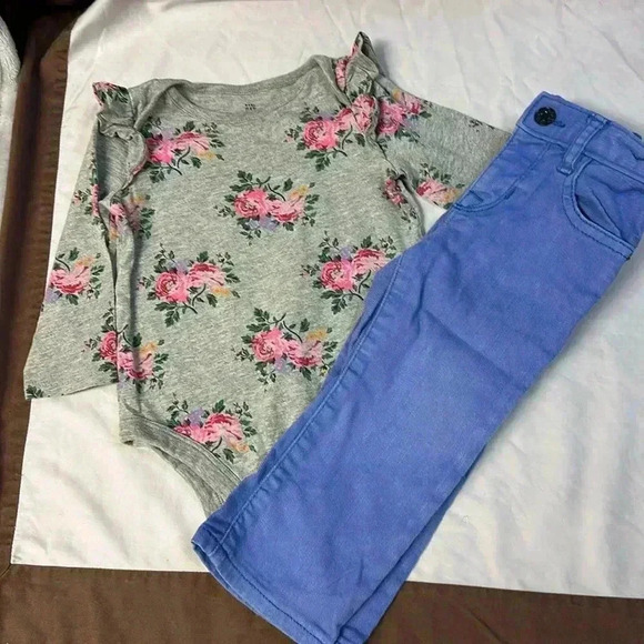 GAP - 2 piece outfit/set. Size  6-12 months - Picture 1 of 6